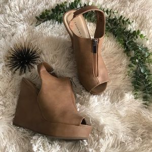 Chinese Laundry Wedge